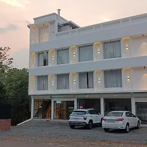 Hotel Sreeja Myst, Athirappilly